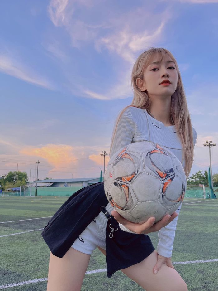 Về chuyện phẫu thuật thẩm mỹ, Lê Bống chỉ thừa nhận can thiệp duy nhất phần mũi mà thôi.