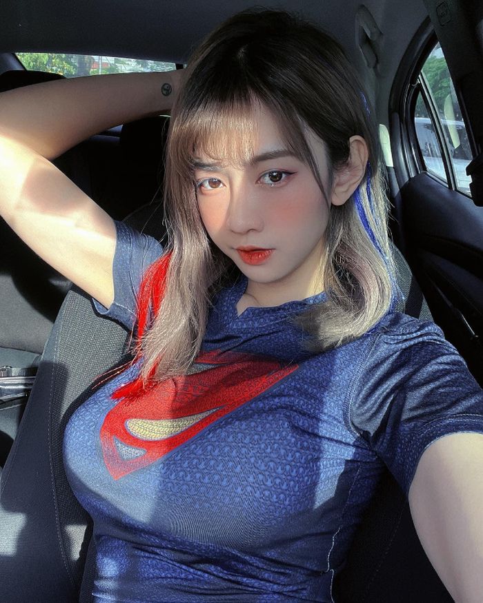 Vừa qua, cư dân mạng đã không khỏi bất ngờ khi chính bản thân hot girl Lê Bống đã lan truyền hình ảnh thời còn đi học.