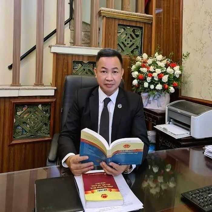 Luật sư Nguyễn Anh Thơm, Trưởng Văn phòng luật sư Nguyễn Anh (Đoàn luật sư TP Hà Nội) bảo vệ quyền lợi cho người bị tạm giữ, cho biết trong 2 ngày qua đã có nhiều buổi làm việc với ông Công để thu thập lời khai. 