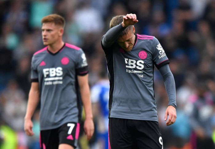  Leicester tụt xuống vị trí thứ 12 sau 2 trận thua liên tiếp. HLV Brendan Rodgers còn nhiều điều phải làm để giúp "Bầy cáo" cải thiện màn trình diễn, đặc biệt là ở hàng phòng ngự. Caglar Soyuncu sa sút phong độ thảm hại từ Euro 2020 và đến nay vẫn chưa thể tìm lại chính mình. 
