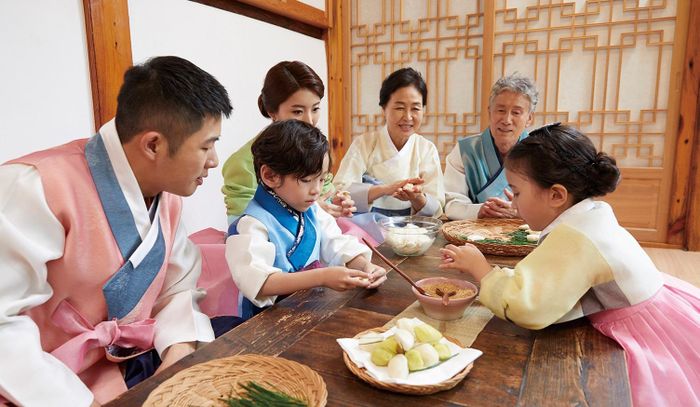 Hiện nay, phụ nữ Hàn Quốc nhận thức rõ về định kiến giới và dám lên tiếng vì quyền của mình. Ảnh: Pixta.