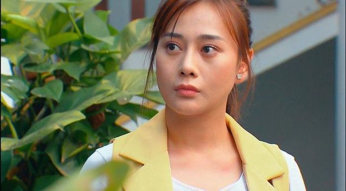  Một cách phối trang phục bị chê của Phương Oanh trong Hương vị tình thân.
