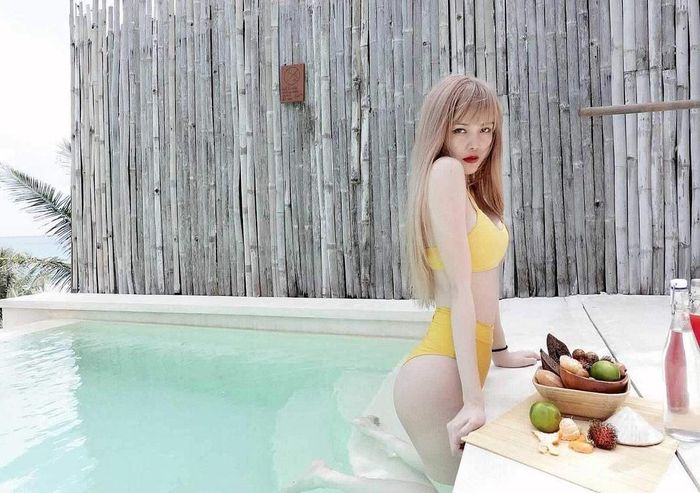 Tiết lộ về bí quyết giữ dáng chuẩn, Thiều Bảo Trâm chia sẻ cô luôn thiết lập kế hoạch nghiêm ngặt cho bản thân trong chế độ tập luyện. "Dù bận rộn đến đâu Trâm vẫn sẽ dành thời gian trong ngày để tập yoga, tập nhảy để giữ được vóc dáng. Trâm rất thích Lisa, đặc biệt body của cô ấy nên Trâm luôn nỗ lực phấn đấu thật nhiều để được như họ".