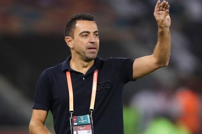 Cựu tuyển thủ Tây Ban Nha còn hợp đồng 2 năm với Al Sadd. Đây là rào cản để Barca bổ nhiệm Xavi ngay mùa này. Trong 2 năm, Xavi dẫn dắt Al Sadd 89 trận, giành 58 chiến thắng, 14 hòa và 17 thua (tỷ lệ thắng 65,17%). Barca đang trong giai đoạn tái thiết và trọng dụng cầu thủ trẻ, do đó hứa hẹn phù hợp với năng lực cầm quân hiện tại của Xavi. 