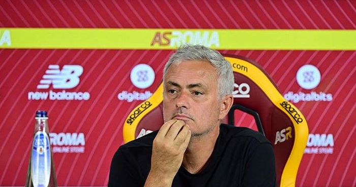 Mourinho từ chối thảo luận về kế hoạch chuyển nhượng liên quan đến Dalot