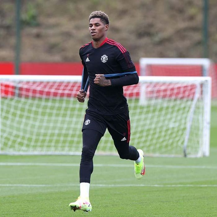 Rashford đã trở lại tập luyện