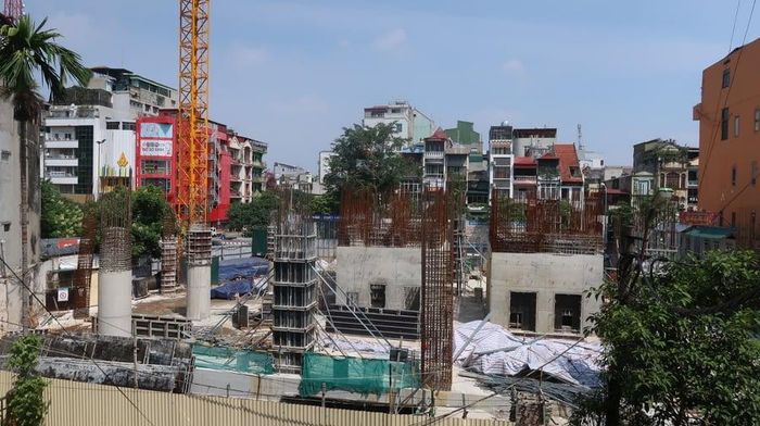 Nhiều công trình, dự án "đắp chiếu", "phủ bụi" sau 2 tháng Hà Nội giãn cách xã hội.