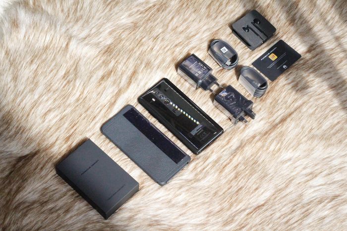  Huawei Mate 10 Porsche Design từng được bán tại Việt Nam với giá khoảng 26 triệu đồng. Ảnh: Lê Trọng. 