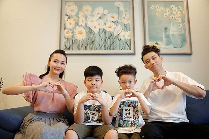 Gia đình ca sĩ Quang Minh (Oplus)