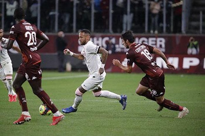 Mauricio Pochettino đang cho Paris Saint-Germain thử nghiệm sơ đồ chiến thuật mới trong trận gặp Metz ở vòng 7 Ligue 1 vừa qua.