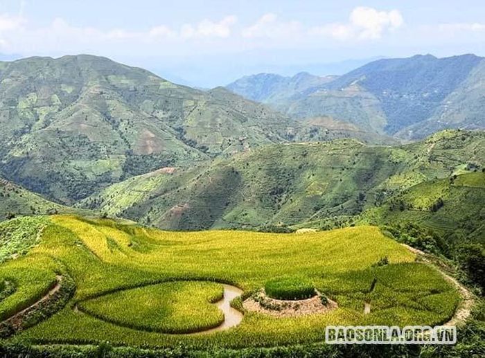 Điểm check-in từ ruộng bậc thang phục vụ khách du lịch.