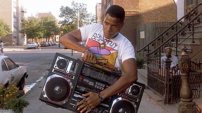 Radio Raheem, nhân vật trong “Do The Right Thing”, sẽ là hình ảnh của nhiều thanh niên da đen sau này khi hát vang “Fight The Power”