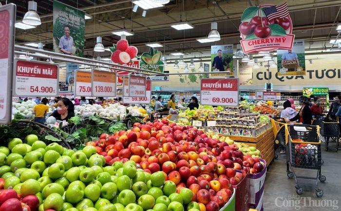 Giá thực phẩm tươi sống, rau củ quả giảm, sức mua chậm