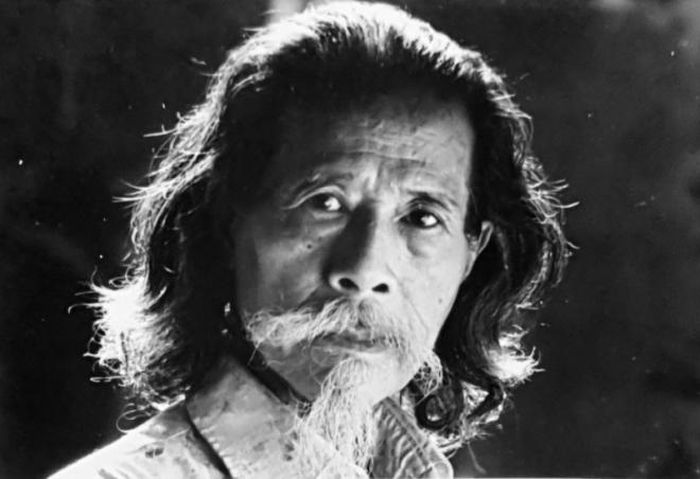 Chân dung nhà thơ Đoàn Phú Tứ qua ống kính của nhiếp ảnh gia Trần Chính Nghĩa chụp năm 1980