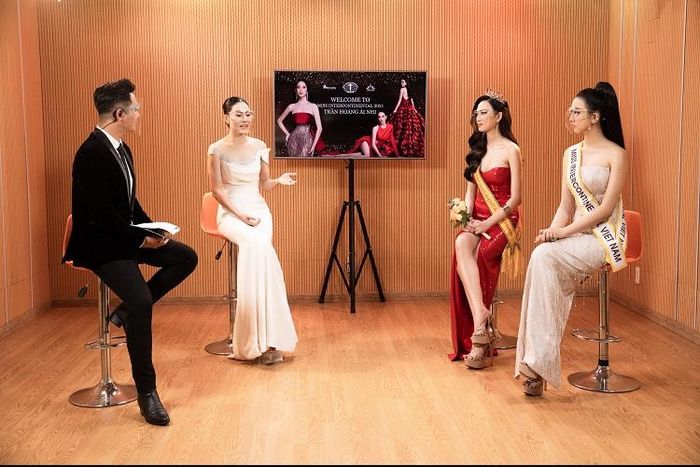 Hiện, người đẹp phải gấp rút chuẩn bị đồ đạc cũng như tập luyện các kỹ năng cần thiết trước ngày một mình “mang chuông đi đánh xứ người”.