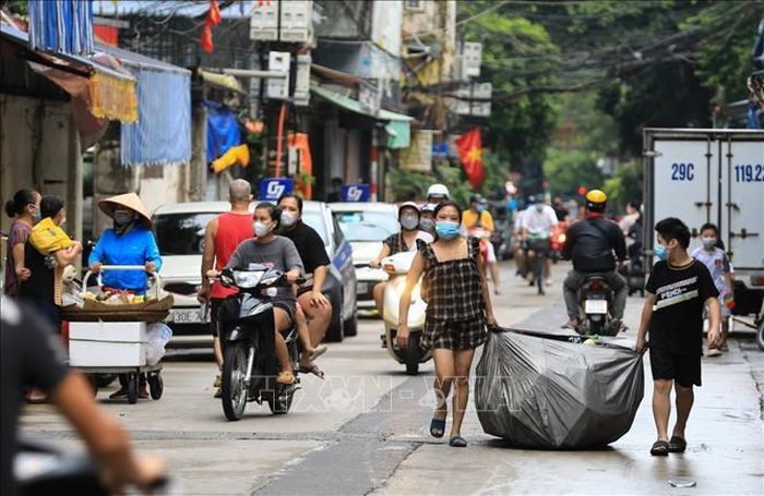 Cuộc sống "bình thường mới" đang trở lại với người dân phường Chương Dương.