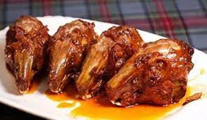 Tuy vậy, không phải ai cũng có thể vượt qua rào cản tâm lý để thưởng thức món ăn này vì hình thức của nó trông khá ghê rợn.