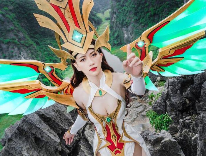 Mới nhất, Lê Bống còn góp giọng trong MV "Bài Ca Gút Chóp" mừng sinh nhật 4 tuổi của Free Fire... Nhưng nhận về ý kiến trái chiều từ dân mạng.