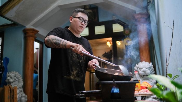 Trong nấu ăn, việc sử dụng bếp gas bao giờ cũng đem lại kết quả tốt hơn bếp từ hay hồng ngoại. Khác biệt nằm ở mức độ chủ động trong việc kiểm soát nhiệt lượng. Với những món như mực, bò xào, việc dùng bếp từ hoặc hồng ngoại khiến món ăn khó điều chỉnh. Thực phẩm bị làm chín từ từ khiến việc mất nước xảy ra.