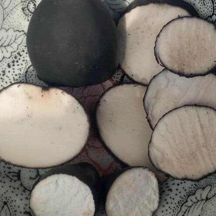 Hơn nữa, trong sâm Ô linh có chứa nhiều nguyên tố vi lượng như polysacarit, protein, sắt, mangan và selenium tin. Hoạt chất Selenium có thể ức chế tế bào ung thư và có tác dụng chống ung thư.