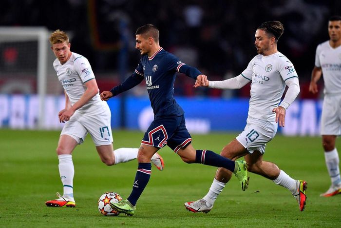 Verratti nhảy múa giữa các tiền vệ Man City