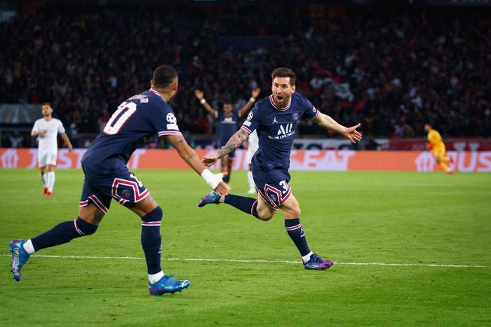 Messi và Neymar được chiếu sáng bởi Verratti