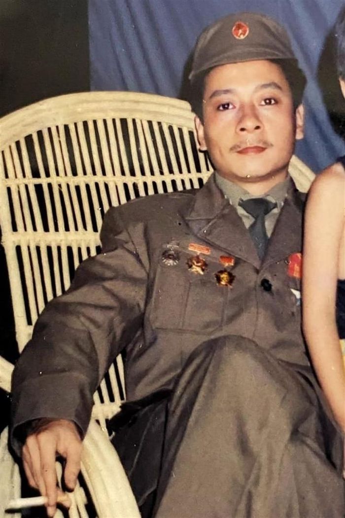 Tạm chia tay Hương Vị Tình Thân, bây giờ là phiên bản trẻ của Người phán xử - Cố NSND Hoàng Dũng.