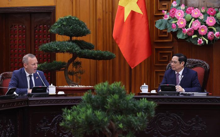 Chiều 30/9, Thủ tướng Phạm Minh Chính đã tiếp ngài Gareth Ward, Đại sứ Liên hiệp Vương quốc Anh và Bắc Ireland tại Việt Nam. Ảnh: Bộ Ngoại giao.