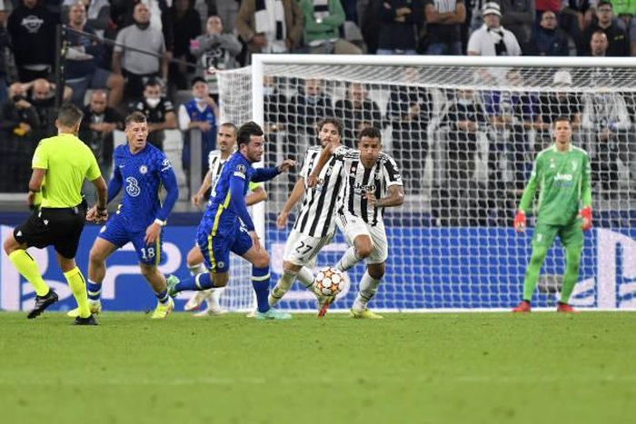 Chelsea đã gặp nhiều khó khăn trước một Juventus chủ động phòng ngự lùi sâu