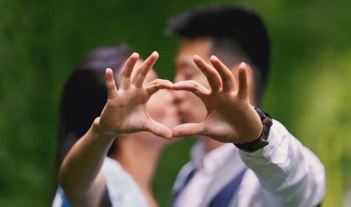 Bác sĩ Trương Hải Trừng - Trưởng khoa Tim mạch, Bệnh viện Nhân dân Đại học Bắc Kinh phân tích, ngoài các chỉ số sinh lý như huyết áp và lipid máu, tâm lý căng thẳng cũng là một mắt xích quan trọng ảnh hưởng đến sức khỏe tim mạch.