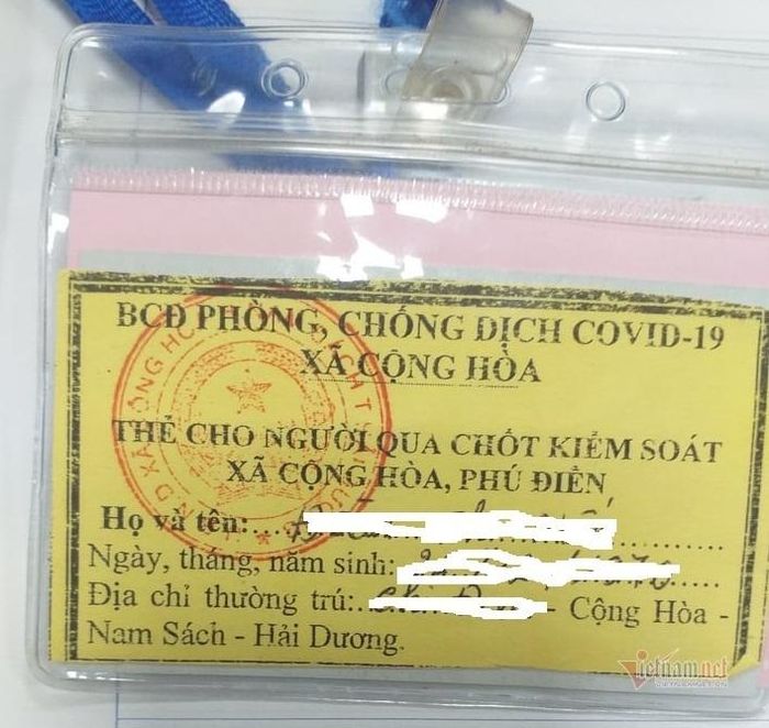Người dân phải mất tiền để "mua" giấy đi đường