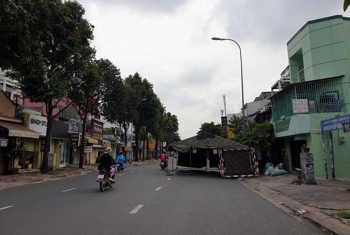 Chốt kiểm soát trên đường Nguyễn Kiệm được thu hẹp, không có lực lượng chức năng túc trực