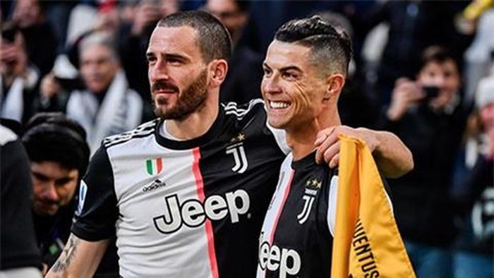Bonucci và Ronaldo (phải).