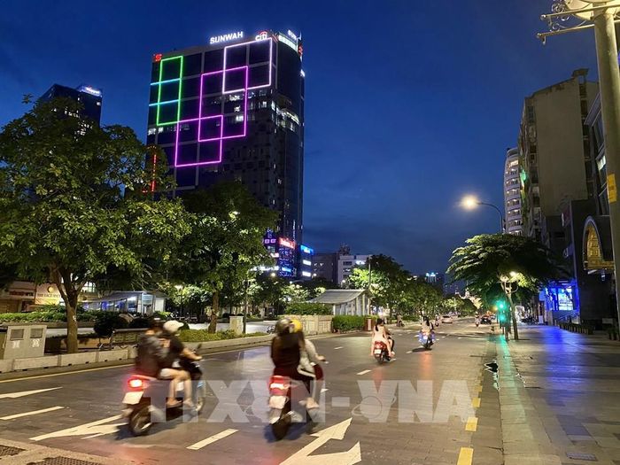 Khu vực đường Nguyễn Huệ (Quận 1, Tp. Hồ Chí Minh) không quá đông người lưu thông. Ảnh: Hồng Giang - TTXVN