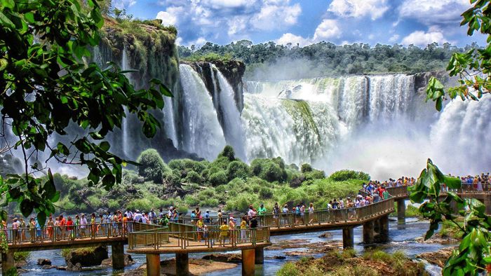 Còn rất lâu nữa cảnh tượng này mới quay trở lại với ngành du lịch Uganda. Ảnh: Trafeka.
