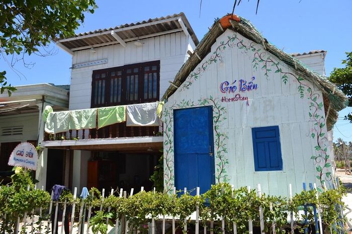  Trên Đảo Bé có nhiều homestay cùng các hoạt động du lịch trải nghiệm, khám phá.