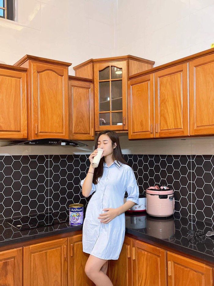 Phan Văn Đức và Nhật Linh về chung nhà vào cuối tháng 1/2020, sau 5 tháng công khai hẹn hò. Không lâu sau đó, Nhật Linh sinh hạ con gái đầu lòng là bé Dâu Tây. Hiện tại, bé Dâu Tây đã được hơn 1 tuổi