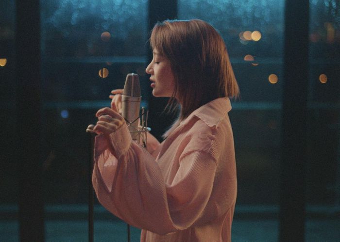 Bảo Anh trở lại âm nhạc với Moodshow, một performance video thể hiện các ca khúc nhạc ngoại lời Việt theo phong cách khác lạ. Ảnh: NVCC.