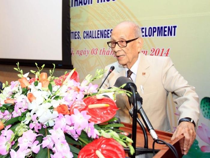 Giáo sư, Anh hùng Lao động Vũ Khiêu, nguyên Phó Tổng giám đốc TTXVN, nguyên Phó Chủ nhiệm Ủy ban Khoa học Xã hội phát biểu tại một hội thảo. Ảnh: An Đăng - TTXVN