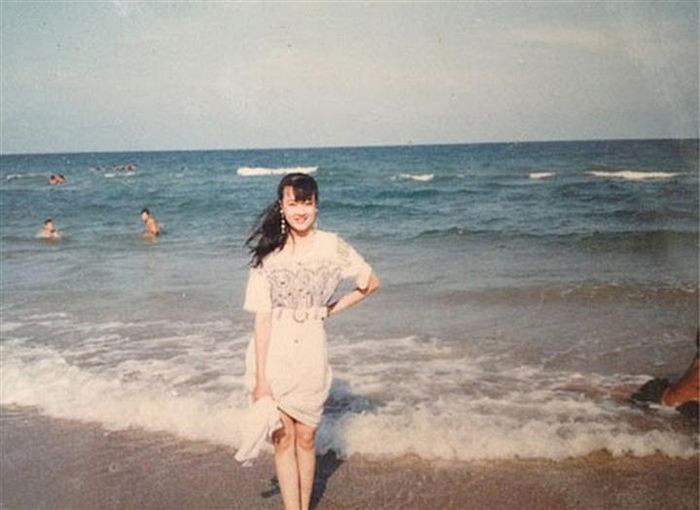 Có vẻ ngoài nữ tính nhưng Vân Dung lại nổi tiếng với những vai diễn hài. Cô thường hóa thân vào những người phụ nữ ăn to nói lớn, tính tình đơn giản, vô tư, nhiều khi còn bị coi là vô duyên.