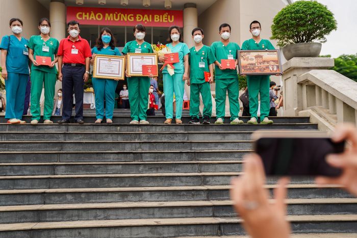  Chủ tịch Phan Văn Mãi cho biết lực lượng chi viện sẽ không rút hết khỏi TP.HCM ngay mà sẽ về theo lộ trình từng bước, cho đến khi tình hình dịch hoàn toàn được kiểm soát. 