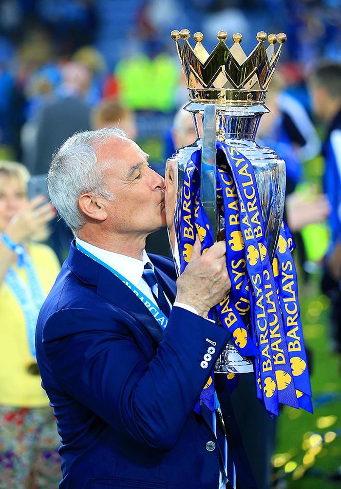 Hình ảnh đẹp nhất trong sự nghiệp của Claudio Ranieri: Với chiếc Cúp vô địch Premier League 2016
