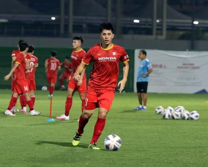 Đình Trọng và các cầu thủ vừa trở lại sau chấn thương khác đều hoàn thành tốt buổi tập đầu tiên của tuyển Việt Nam trên đất UAE. Ảnh: VFF.