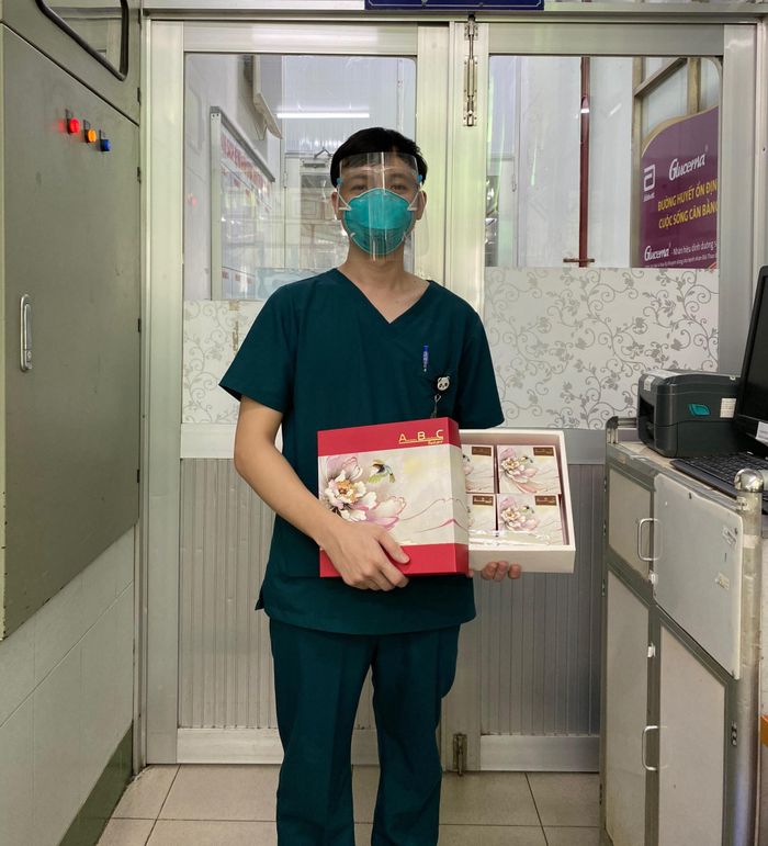 Khi việc học bị gián đoạn vì dịch bệnh, bác sĩ Khamsouk quyết định đăng ký tham gia chống dịch ở TP.HCM.
