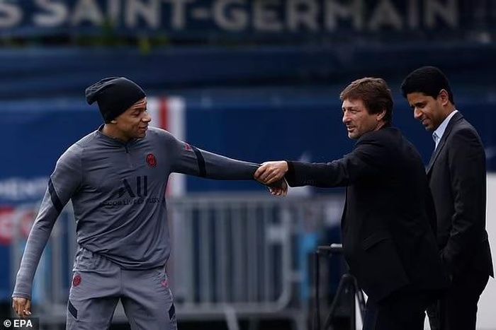 Mẹ Mbappe xác nhận đang đàm phán hợp đồng với PSG