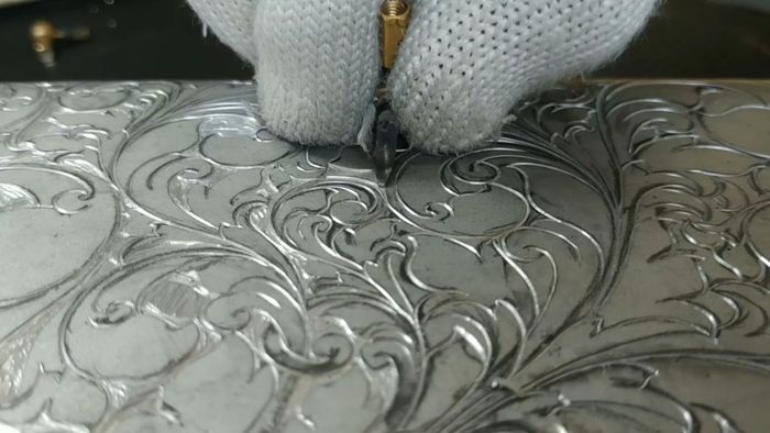  Bên cạnh đó, công việc chính của ông Thịnh là một lập trình viên máy tính. Người này cho biết việc điêu khắc là để thỏa mãn sở thích cá nhân của mình. 