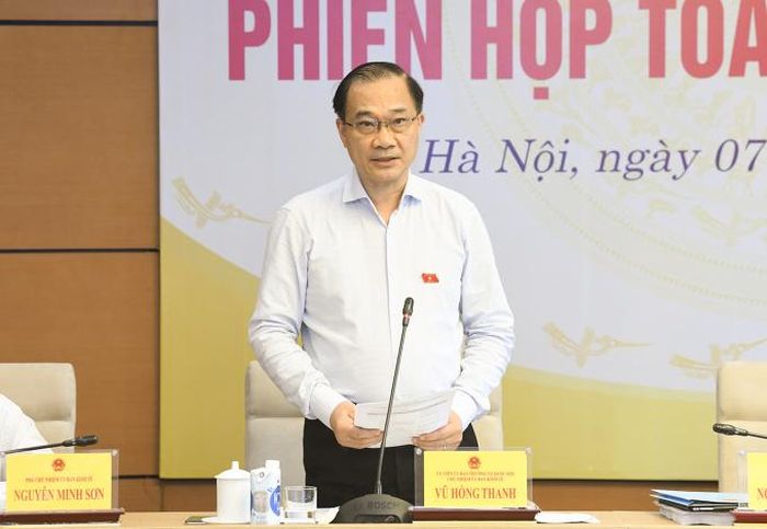 Chủ nhiệm Vũ Hồng Thanh cho biết, dự kiến Quy hoạch sử dụng đất quốc gia thời kỳ 2021 – 2030, tầm nhìn đến năm 2050 và Kế hoạch sử dụng đất 5 năm 2021-2025 sẽ được trình Quốc hội xem xét, quyết định tại Kỳ họp thứ 2, Quốc hội khóa XV. Trước khi trình Quốc hội, nội dung này sẽ được Ủy ban Thường vụ Quốc hội cho ý kiến vào phiên họp thứ 4 (tháng 10/2021).