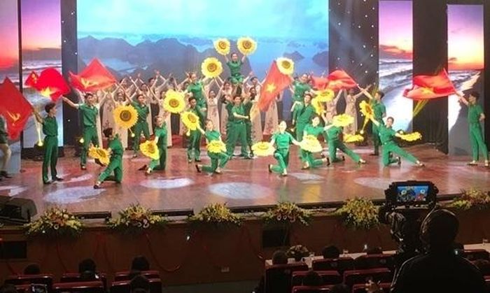 Cần tuyên truyền những sản phẩm văn hóa có giá trị cao. Ảnh minh họa: dangcongsan.vn.