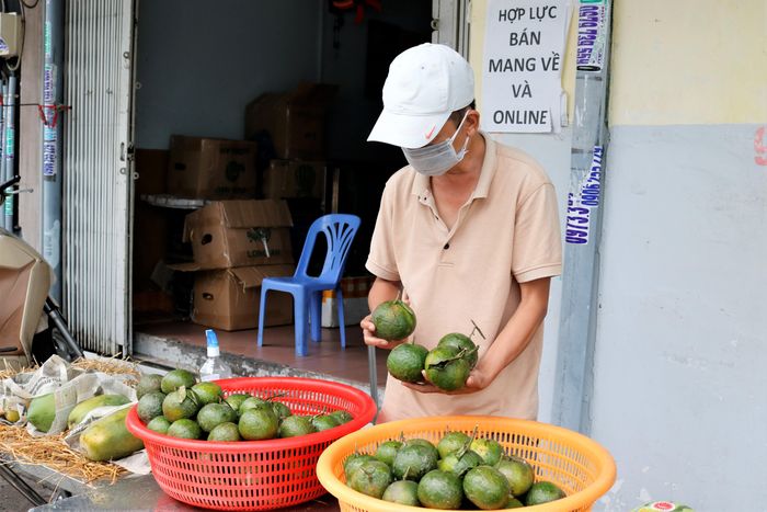Anh Thái chuyển sang kinh doanh trái cây từ khi TP.HCM nới lỏng giãn cách.