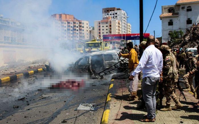 Hiện trường vụ đánh bom xe ở Aden, Yemen, ngày 10/10/2021. (Ảnh: Reuters)
